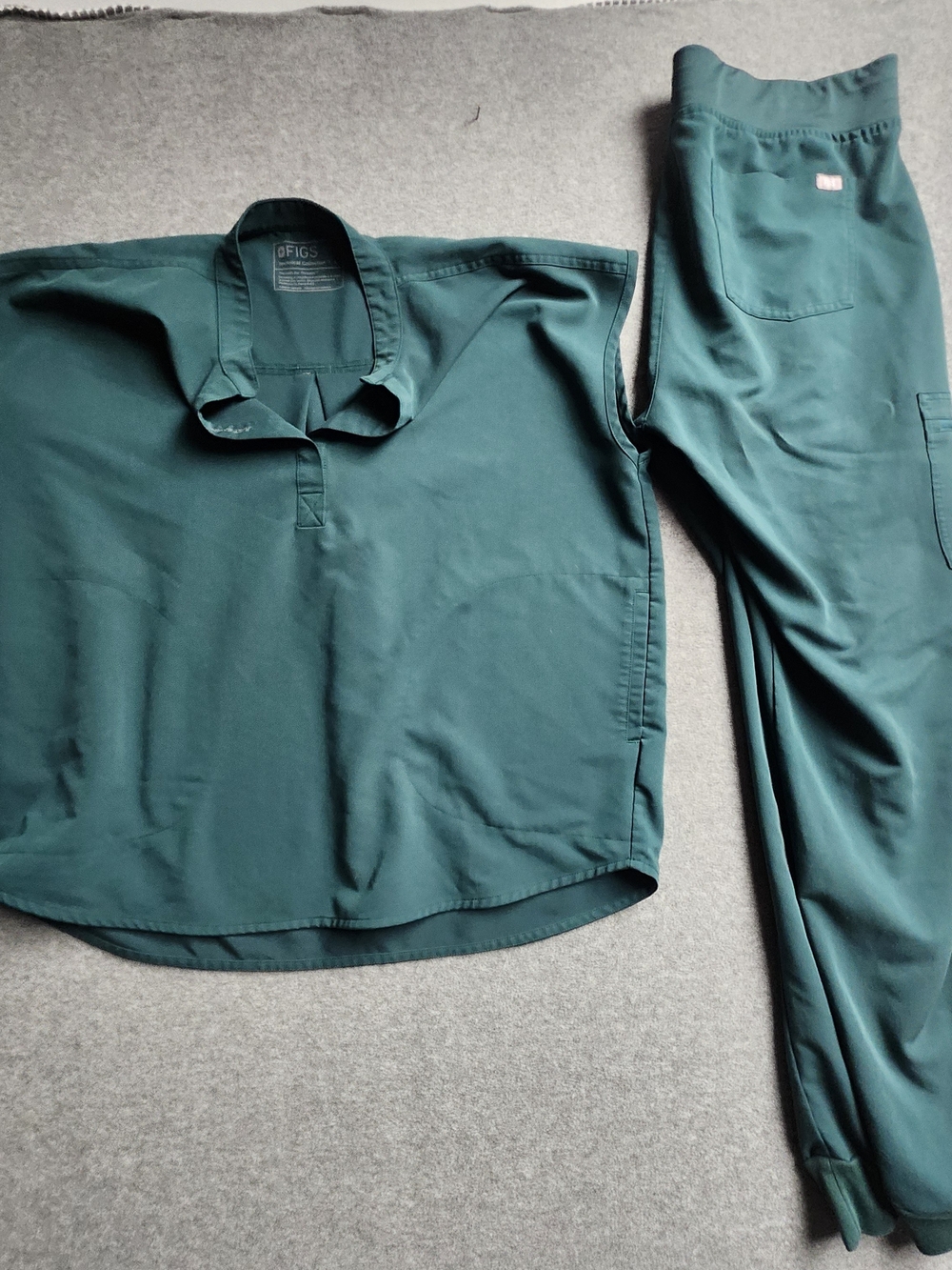 FIGS Scrubs Set - Technical Collection (Green / Teal) 🩺✨ - Picture 2 of 16